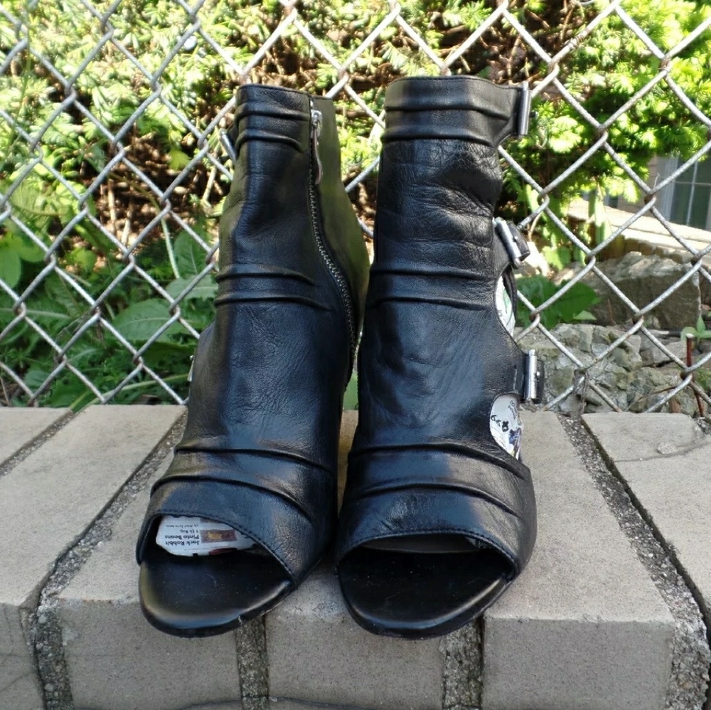 🌞🍁Vince Camuto Booties